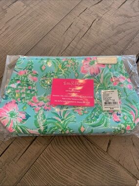 NWT—-Lilly Pulitzer Turquoise Pink Floral Cosmetic Pouch in Surf Blue.